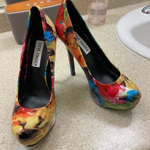 Multi Color Heel Size 5 1/2
